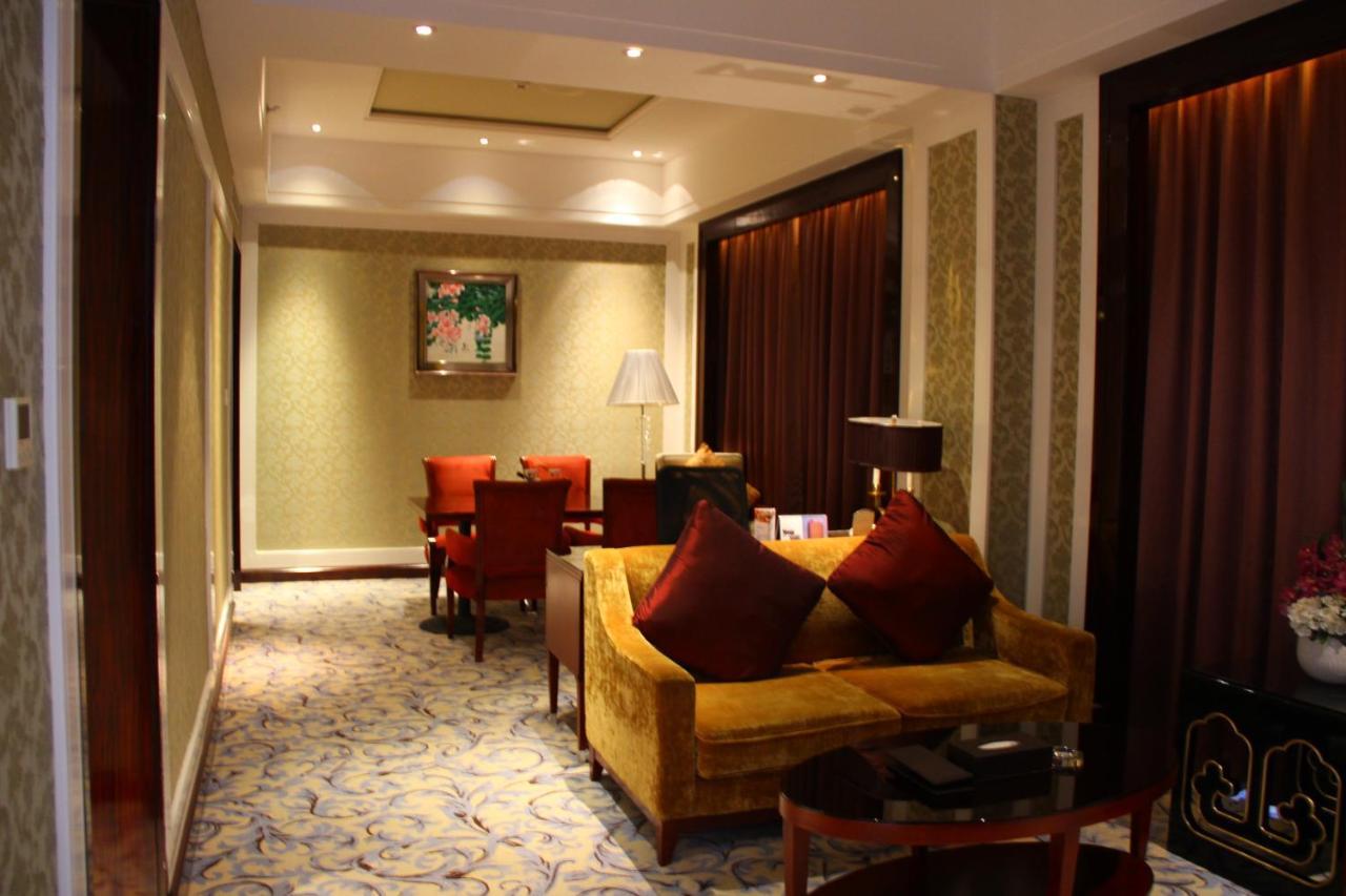 Wyndham Grand Plaza Royale Palace Chengdu Exterior foto