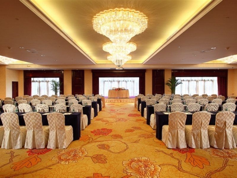 Wyndham Grand Plaza Royale Palace Chengdu Exterior foto