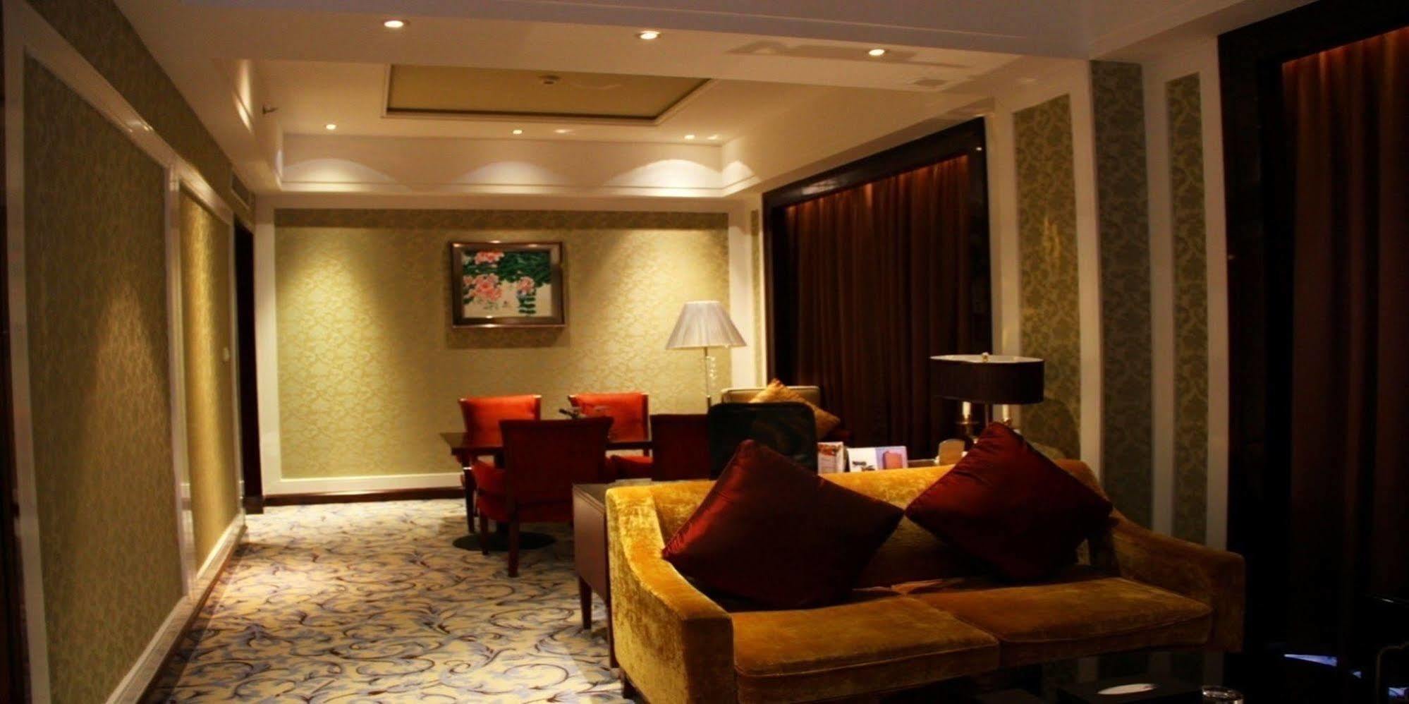 Wyndham Grand Plaza Royale Palace Chengdu Exterior foto
