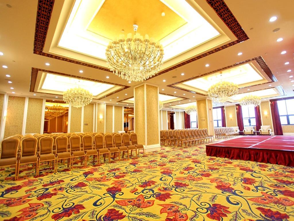 Wyndham Grand Plaza Royale Palace Chengdu Exterior foto